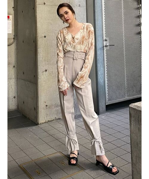 EMODA（エモダ）の「スクエアカットローシューズ（サンダル・レディース・ブラック/ホワイト・MEDIUM/LARGE/SMALL）」の19枚目の写真