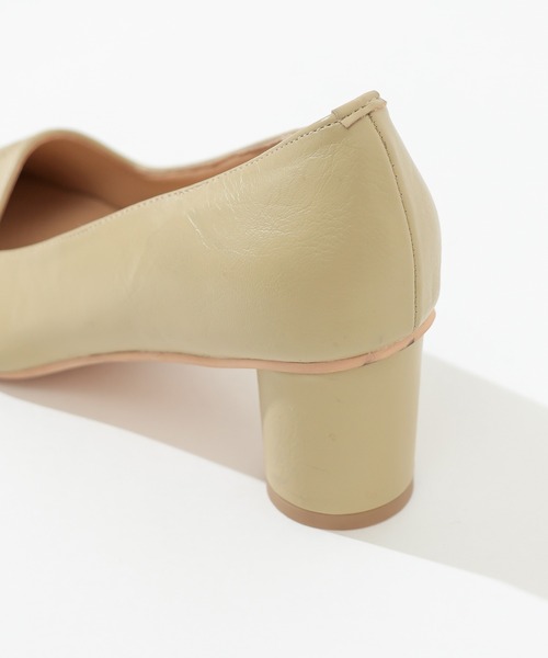 natural couture（ナチュラルクチュール）の「センターシ―ムスクエアトゥパンプス（パンプス・レディース・ミント/ブラック/アイボリー・MEDIUM/LARGE）」の4枚目の写真