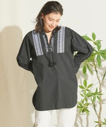 ラウンドヘム刺繍ブラウス