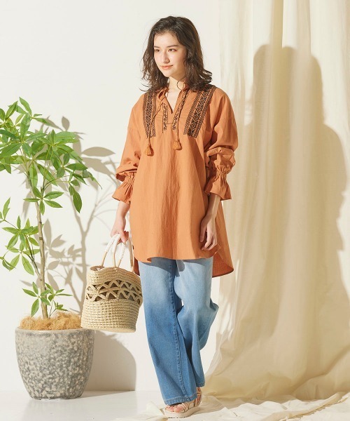 LIPSTAR（リップスター）の「ラウンドヘム刺繍ブラウス（シャツ/ブラウス・レディース・オレンジ/ベージュ/ブラック・M）」の10枚目の写真