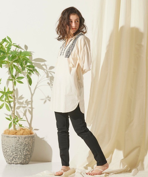 LIPSTAR（リップスター）の「ラウンドヘム刺繍ブラウス（シャツ/ブラウス・レディース・オレンジ/ベージュ/ブラック・M）」の19枚目の写真