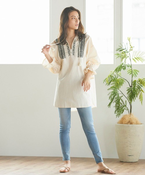 LIPSTAR（リップスター）の「ラウンドヘム刺繍ブラウス（シャツ/ブラウス・レディース・オレンジ/ベージュ/ブラック・M）」の22枚目の写真