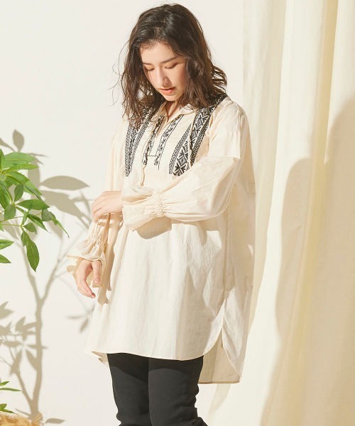 LIPSTAR（リップスター）の「ラウンドヘム刺繍ブラウス（シャツ/ブラウス・レディース・オレンジ/ベージュ/ブラック・M）」の20枚目の写真