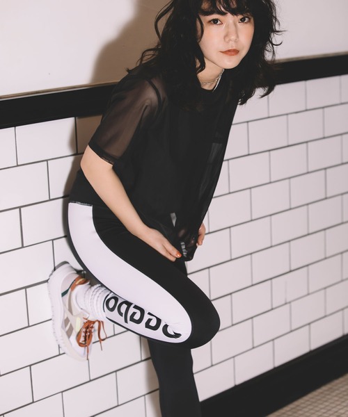 Reebok(リーボック)の「クラシックス シアー Tシャツ / Classics Sheer Tee(Tシャツ/カットソー・レディース・ブラック・SMALL/MEDIUM/LARGE/X-LARGE)」の7枚目の写真