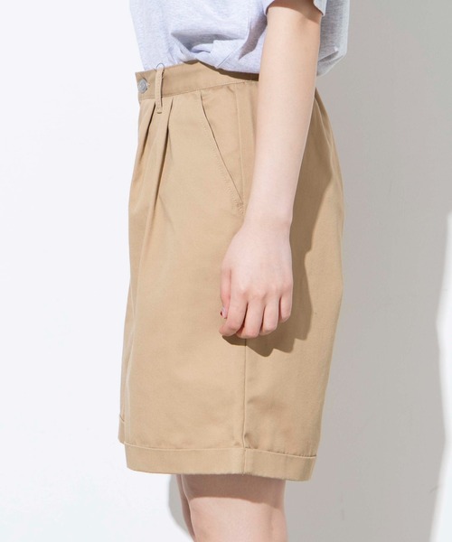 WEGO(ウィゴー)の「WEGO/タックボタンチノショーツ(チノパンツ・レディース・ベージュ・FREE)」の2枚目の写真