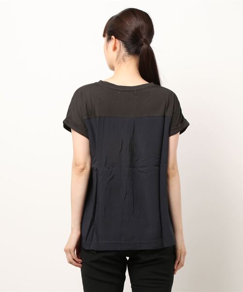 INTERPLANET（インタープラネット）の「ロゴプリントＢＡＣＫ異素材切替ドルマンプルオーバー（Tシャツ/カットソー・レディース・チャコールグレー/オフホワイト/グレイッシュブルー・FREE）」の5枚目の写真