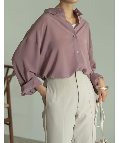 Re:EDIT(リエディ)の「マットサテンオーバーサイズシャツ(シャツ/ブラウス・レディース・ブラック/グレイッシュベージュ/パープル・LARGE/MEDIUM)」の3枚目の写真