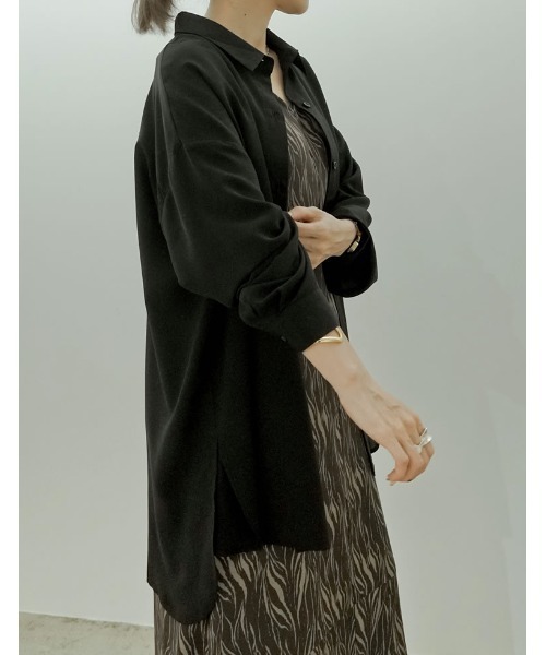 Re:EDIT(リエディ)の「マットサテンオーバーサイズシャツ(シャツ/ブラウス・レディース・ブラック/グレイッシュベージュ/パープル・LARGE/MEDIUM)」の11枚目の写真