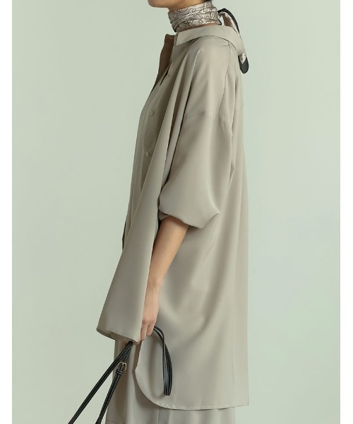 Re:EDIT(リエディ)の「マットサテンオーバーサイズシャツ(シャツ/ブラウス・レディース・ブラック/グレイッシュベージュ/パープル・LARGE/MEDIUM)」の16枚目の写真