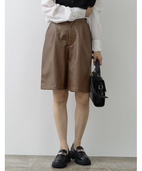 Re:EDIT（リエディ）の「エコレザーショートパンツ（その他パンツ・レディース・アイボリー/ブラック/ブラウン/カーキ・LARGE/SHORT/MEDIUM）」の3枚目の写真