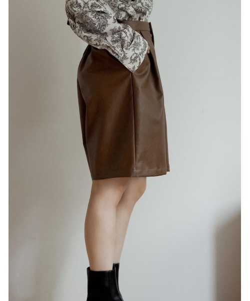 Re:EDIT（リエディ）の「エコレザーショートパンツ（その他パンツ・レディース・アイボリー/ブラック/ブラウン/カーキ・LARGE/SHORT/MEDIUM）」の13枚目の写真