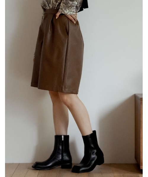 Re:EDIT（リエディ）の「エコレザーショートパンツ（その他パンツ・レディース・アイボリー/ブラック/ブラウン/カーキ・LARGE/SHORT/MEDIUM）」の14枚目の写真