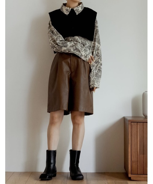 Re:EDIT（リエディ）の「エコレザーショートパンツ（その他パンツ・レディース・アイボリー/ブラック/ブラウン/カーキ・LARGE/SHORT/MEDIUM）」の15枚目の写真