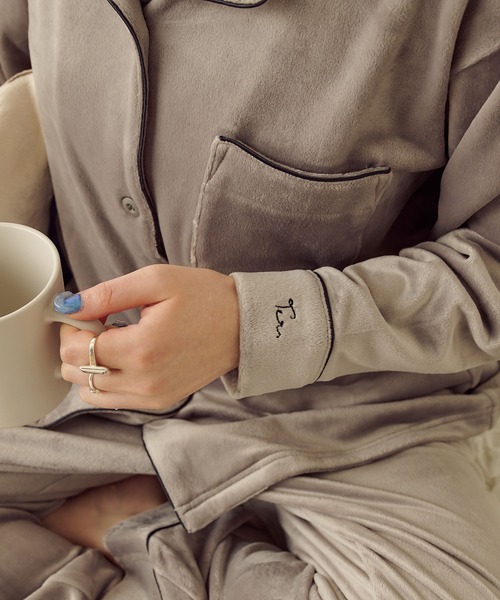 TERRITOIRE（テリトワール）の「LADIES "しあわせ"ベロアパジャマ　上下セット（ルームウェア/パジャマ・レディース・ネイビー/ブラウン/グレー/ピンク/アイボリー・MEDIUM/LARGE）」の3枚目の写真