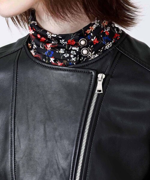 LOVELESS（ラブレス）の「ブラックレザーノーカラーライダース（ライダースジャケット・レディース・ブラック・38/36/34）」の4枚目の写真