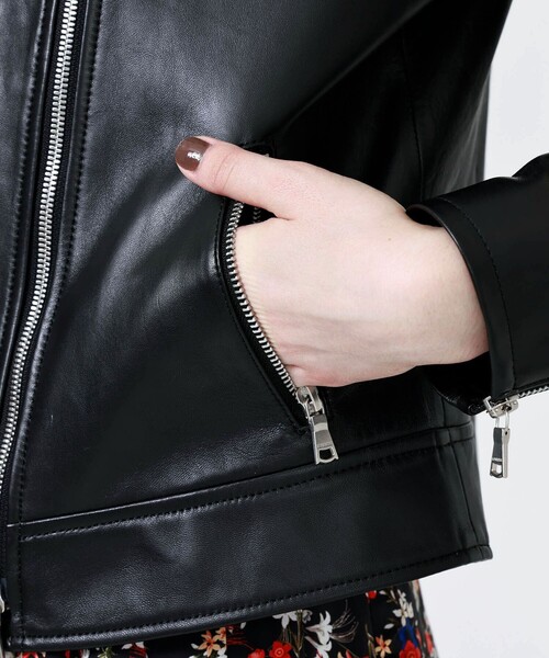 LOVELESS（ラブレス）の「ブラックレザーノーカラーライダース（ライダースジャケット・レディース・ブラック・38/36/34）」の12枚目の写真