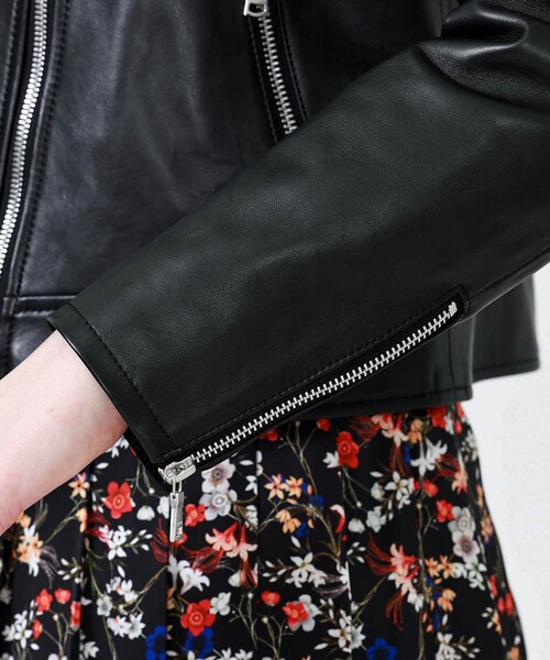 LOVELESS（ラブレス）の「ブラックレザーノーカラーライダース（ライダースジャケット・レディース・ブラック・38/36/34）」の11枚目の写真