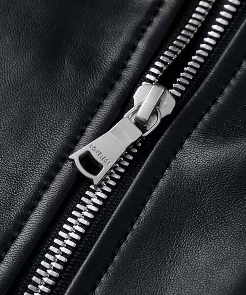 LOVELESS（ラブレス）の「ブラックレザーノーカラーライダース（ライダースジャケット・レディース・ブラック・38/36/34）」の8枚目の写真