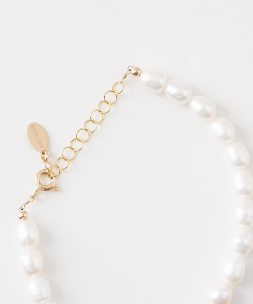 JUICY ROCK（ジューシーロック）の「K14gold-filled 淡水パール＆ビーンズブレスレット（ブレスレット・レディース・ゴールド・ONE SIZE）」の4枚目の写真