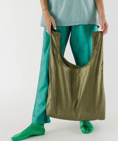 BAGGU(バグー)の「STANDARD BAGGU 410.メタリック ブラス(エコバッグ/サブバッグ・レディース・アンティークゴールド・FREE)」の3枚目の写真