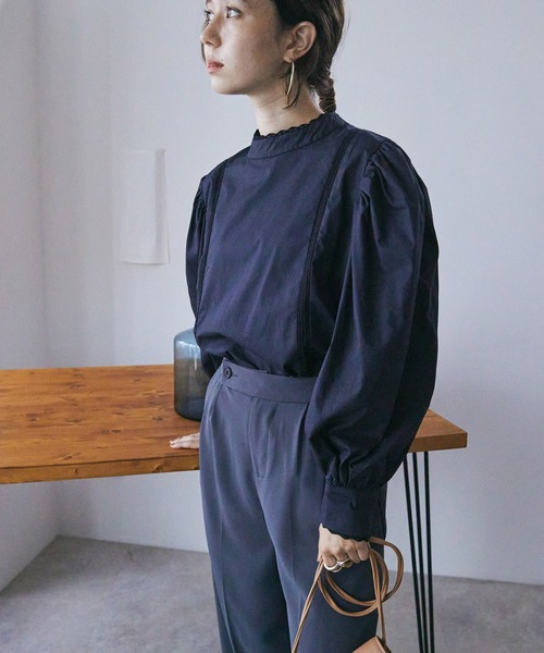 toucher du brise（トゥシェドブリーズ）の「【お出掛けやフォーマルにも】ボリュームリーブ長袖コットンブラウス（シャツ/ブラウス・レディース・ブラック/オフホワイト・M）」の10枚目の写真