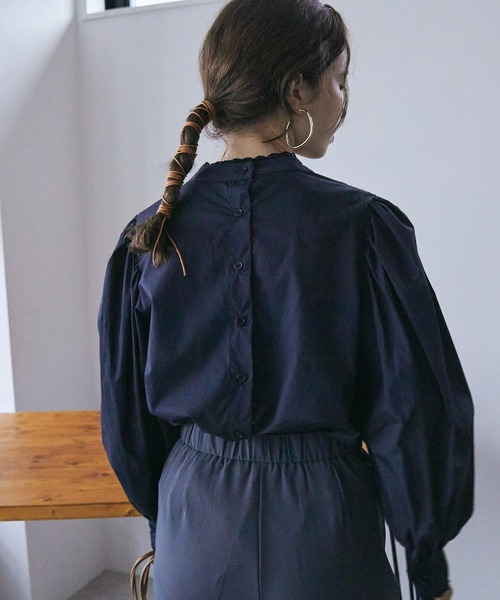 toucher du brise（トゥシェドブリーズ）の「【お出掛けやフォーマルにも】ボリュームリーブ長袖コットンブラウス（シャツ/ブラウス・レディース・ブラック/オフホワイト・M）」の16枚目の写真