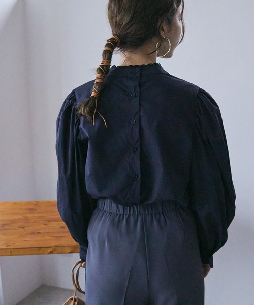 toucher du brise（トゥシェドブリーズ）の「【お出掛けやフォーマルにも】ボリュームリーブ長袖コットンブラウス（シャツ/ブラウス・レディース・ブラック/オフホワイト・M）」の13枚目の写真