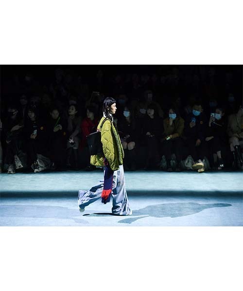 MASONPRINCE(メイソンプリンス)の「【MASONPRINCE】Oversized quilted back logo nylon jacket MF4017(ダウンジャケット/コート・メンズ・グリーン/ブラック/アイボリー/ライトブルー・S/L/M)」の6枚目の写真
