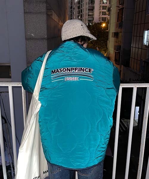 MASONPRINCE(メイソンプリンス)の「【MASONPRINCE】Oversized quilted back logo nylon jacket MF4017(ダウンジャケット/コート・メンズ・グリーン/ブラック/アイボリー/ライトブルー・S/L/M)」の11枚目の写真