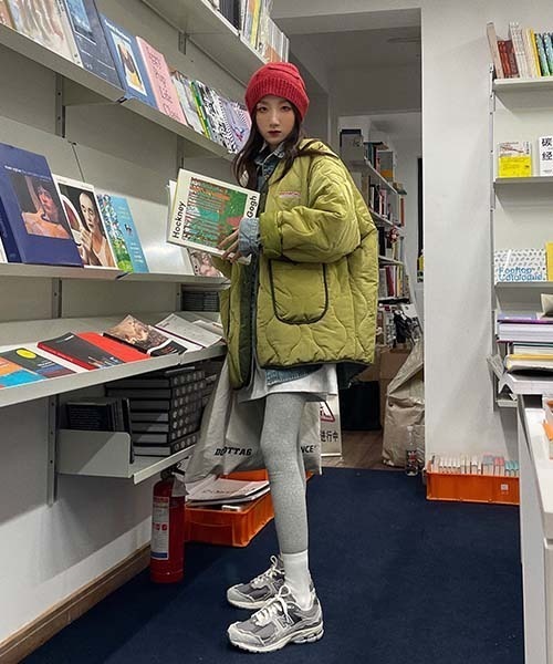 MASONPRINCE(メイソンプリンス)の「【MASONPRINCE】Oversized quilted back logo nylon jacket MF4017(ダウンジャケット/コート・メンズ・グリーン/ブラック/アイボリー/ライトブルー・S/L/M)」の13枚目の写真