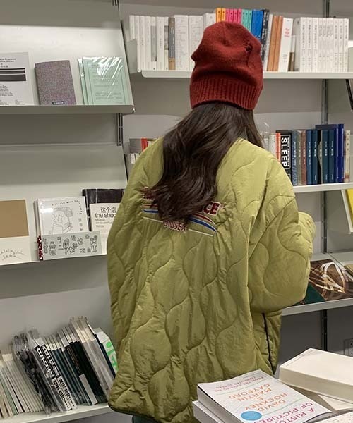 MASONPRINCE(メイソンプリンス)の「【MASONPRINCE】Oversized quilted back logo nylon jacket MF4017(ダウンジャケット/コート・メンズ・グリーン/ブラック/アイボリー/ライトブルー・S/L/M)」の16枚目の写真