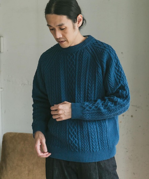 URBAN RESEARCH DOORS（アーバンリサーチドアーズ）の「アラン編みクルーネックニット（ニット/セーター・メンズ・チャコールグレー/オフホワイト/ナチュラル/ブルー系その他・40/38）」の4枚目の写真