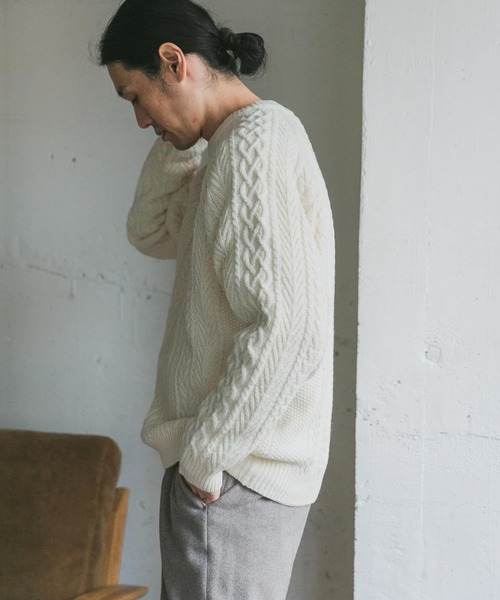 URBAN RESEARCH DOORS（アーバンリサーチドアーズ）の「アラン編みクルーネックニット（ニット/セーター・メンズ・チャコールグレー/オフホワイト/ナチュラル/ブルー系その他・40/38）」の12枚目の写真