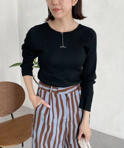 CAPRICIEUX LE'MAGE（カプリシューレマージュ）の「スリットスリーブリブプルオーバー（ニット/セーター・レディース・ブラック/グレー/アイボリー・FREE）」の5枚目の写真