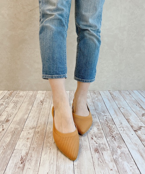 Noubel Voug Relax(ヌーベルヴォーグリラックス)の「ポインテッドトゥ ローヒール ニット パンプス(パンプス・レディース・ブラック/ベージュ/アイボリー/マスタード・S/M/L/LL)」の4枚目の写真