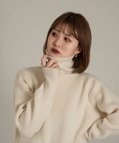 Amiur（エミレ）の「high neck rib knit（ニット/セーター・レディース・グリーン/ベージュ/アイボリー・FREE）」の2枚目の写真