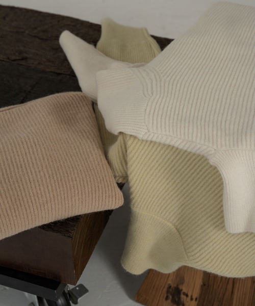 Amiur（エミレ）の「high neck rib knit（ニット/セーター・レディース・グリーン/ベージュ/アイボリー・FREE）」の4枚目の写真