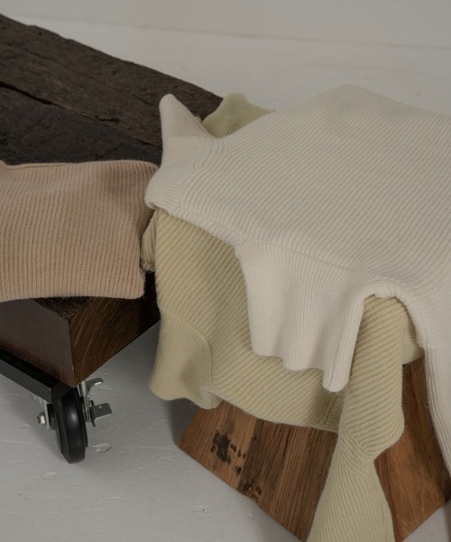 Amiur（エミレ）の「high neck rib knit（ニット/セーター・レディース・グリーン/ベージュ/アイボリー・FREE）」の5枚目の写真