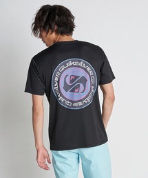 Quiksilver（クイックシルバー）の「CIRCLE GAME SS/クイックシルバーバックプリント半袖ラッシュガード(水着)（ラッシュガード・メンズ）」