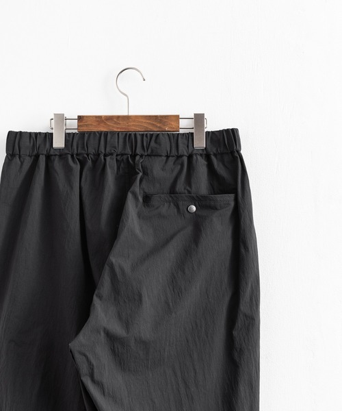 LiSS(リス)の「ナイロンストレッチ ルーズシルエット イージーパンツ(その他パンツ・メンズ・ブラック/カーキ/チャコール・M/L)」の15枚目の写真