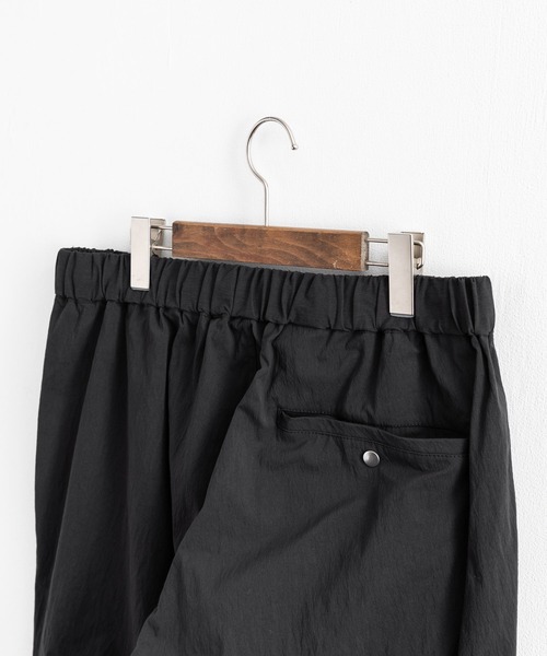 LiSS(リス)の「ナイロンストレッチ ルーズシルエット イージーパンツ(その他パンツ・メンズ・ブラック/カーキ/チャコール・M/L)」の7枚目の写真