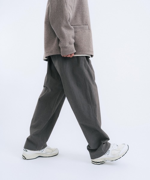 LiSS(リス)の「ナイロンストレッチ ルーズシルエット イージーパンツ(その他パンツ・メンズ・ブラック/カーキ/チャコール・M/L)」の4枚目の写真