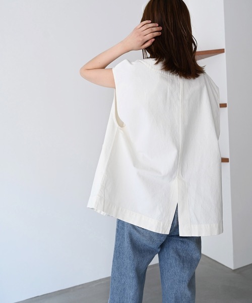 CANAL JEAN（キャナルジーン）の「RCW BLUE LABEL(ブルーレーベル) コットンリネンオーバーベスト（その他アウター・レディース・ネイビー/オフホワイト・38）」の4枚目の写真