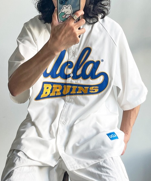 UCLA(ユーシーエルエー)の「WEB限定/UCLAベースボールシャツ(シャツ/ブラウス・メンズ・ホワイト/グリーン/ネイビー・FREE)」の2枚目の写真
