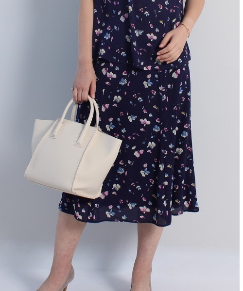 fleur by mint breeze（フルールバイミントブリーズ）の「【M～5L 大きいサイズ】ジョーゼット 花柄 スカート（スカート・レディース・グリーン/ネイビー・L/5L/4L/M/LL/3L）」の2枚目の写真