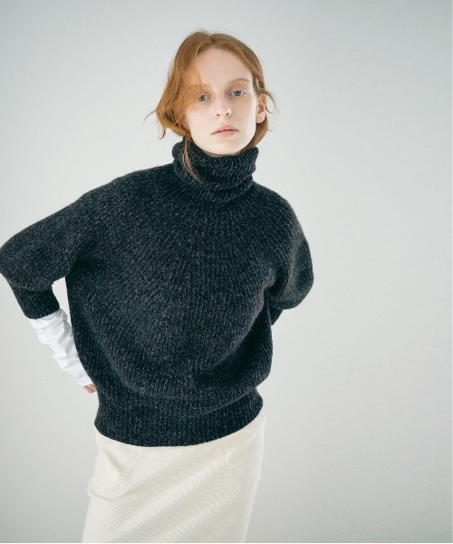 And A(アンドエー)の「unfil アンフィル / royal baby alpaca ribbed-knit turtleneck sweater ロイヤルベビーアルパカ リブニット タートルネックセーター / WWFL-UW129(ニット/セーター・レディース・オフホワイト/ダークブラウン・1)」の1枚目の写真