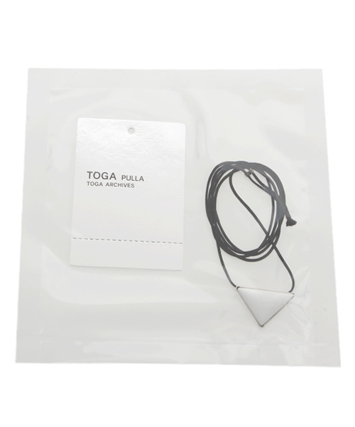 TOGA(トーガ)の「■別注■ TOGA×MIDWEST トライアングルネックレスS(ネックレス・レディース・ブラック/ネイビー/グリーン/ホワイト・FREE)」の1枚目の写真