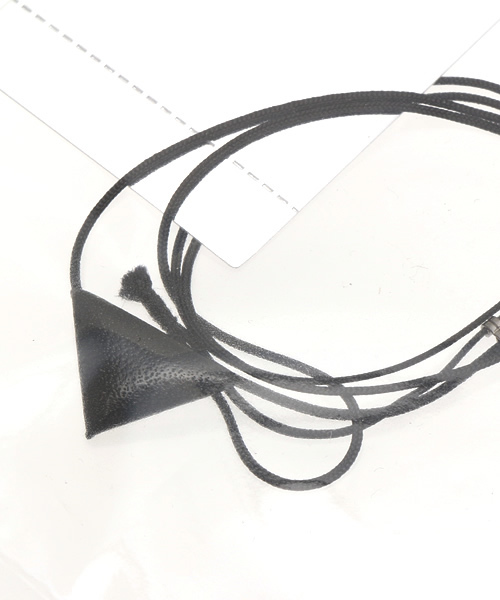 TOGA(トーガ)の「■別注■ TOGA×MIDWEST トライアングルネックレスS(ネックレス・レディース・ブラック/ネイビー/グリーン/ホワイト・FREE)」の8枚目の写真