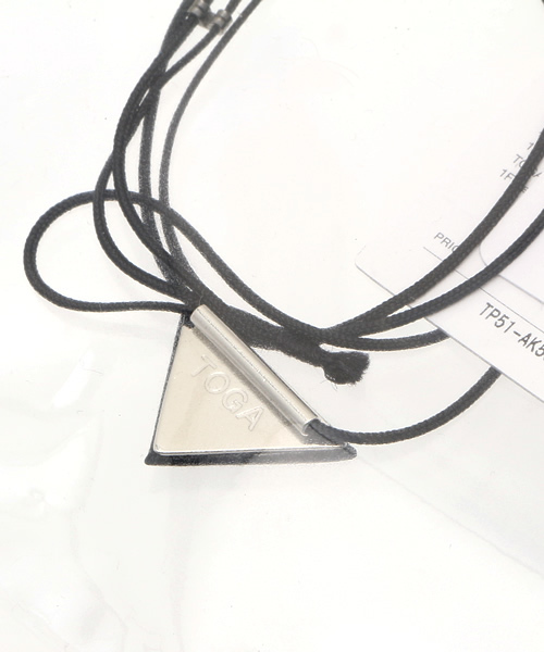 TOGA(トーガ)の「■別注■ TOGA×MIDWEST トライアングルネックレスS(ネックレス・レディース・ブラック/ネイビー/グリーン/ホワイト・FREE)」の7枚目の写真