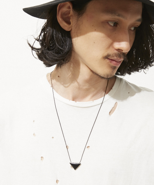 TOGA(トーガ)の「■別注■ TOGA×MIDWEST トライアングルネックレスS(ネックレス・レディース・ブラック/ネイビー/グリーン/ホワイト・FREE)」の10枚目の写真